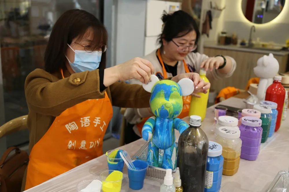 巧手女神，魅力无限—奥邦公司组织开展”三八“妇女节DIY活动
